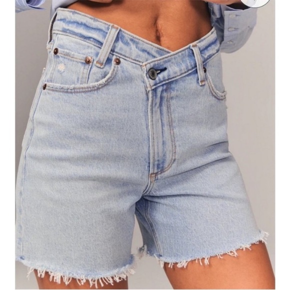 Abercrombie & Fitch Light Wash Jean Shorts - Picture 3 of 5